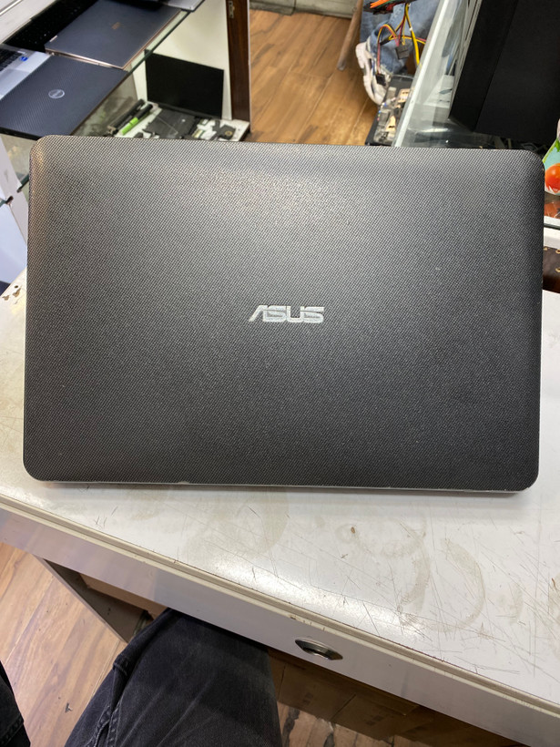 لپتاپ ایسوس مدل و مشخصات . Laptop ASUS X 554L cpu i5 5200u ram 8GB. SSD 256 GB vga mx 920 NVDIA